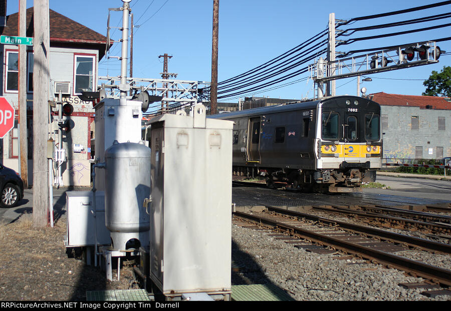 LI 7002 0n rear of train #1501